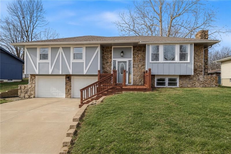 519 S Ridge Dr, Olathe, KS 66061