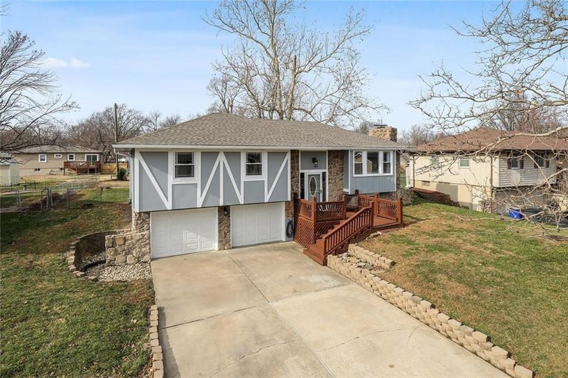 519 S Ridge Dr, Olathe, KS 66061