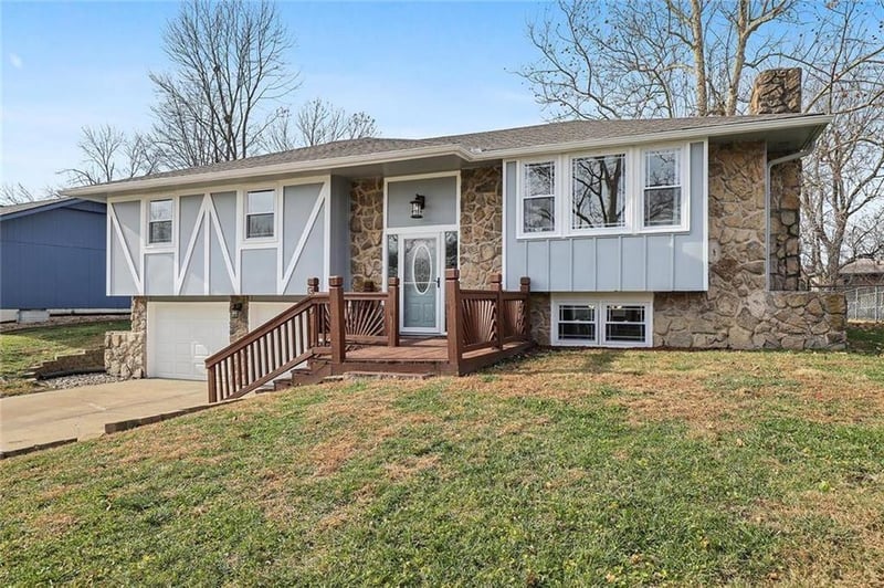 519 S Ridge Dr, Olathe, KS 66061