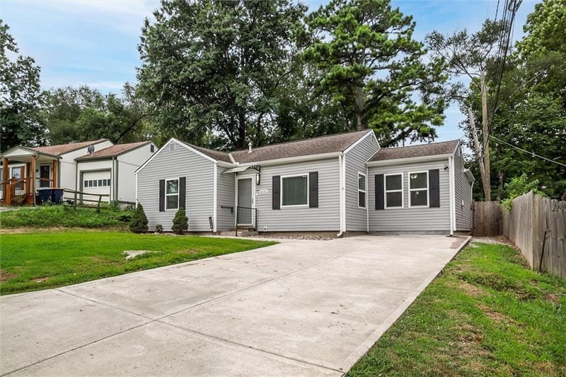 4552 Locust St, Kansas City, MO 64116