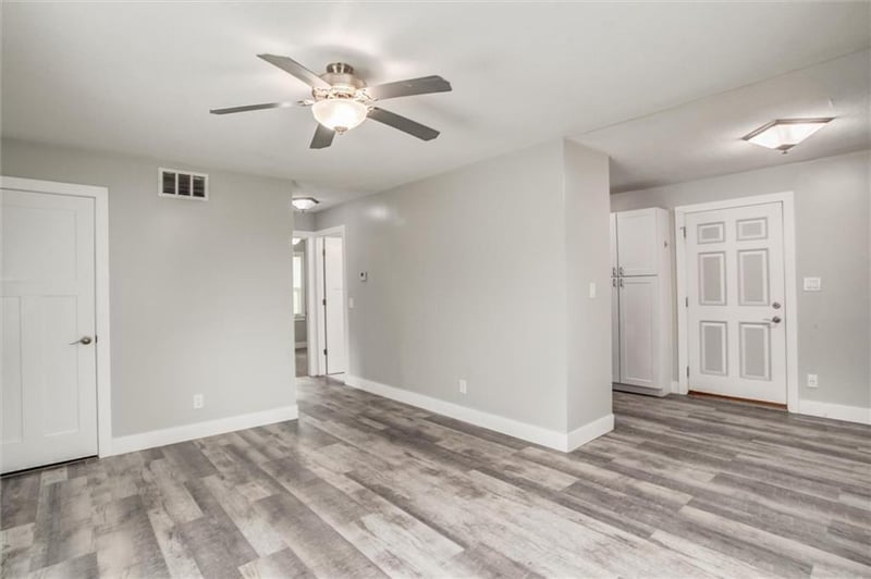 4552 Locust St, Kansas City, MO 64116