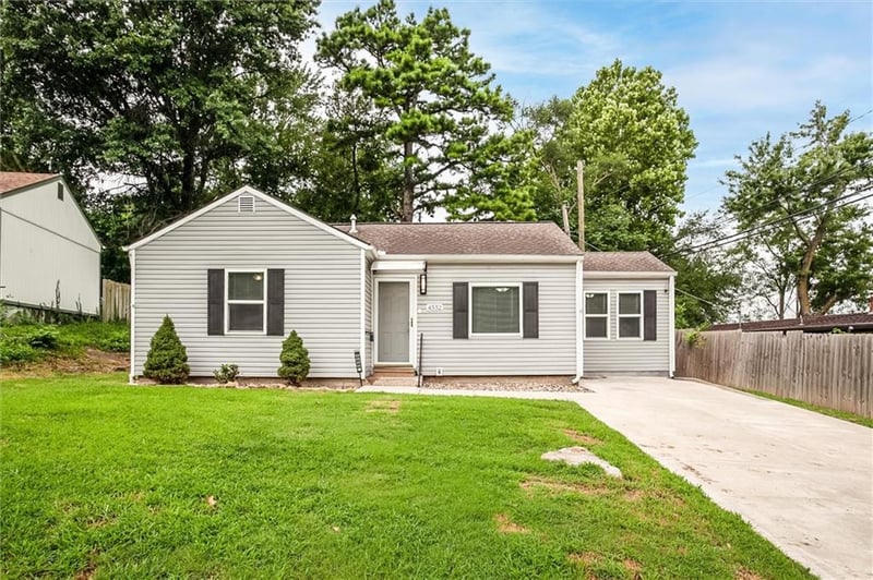 4552 Locust St, Kansas City, MO 64116