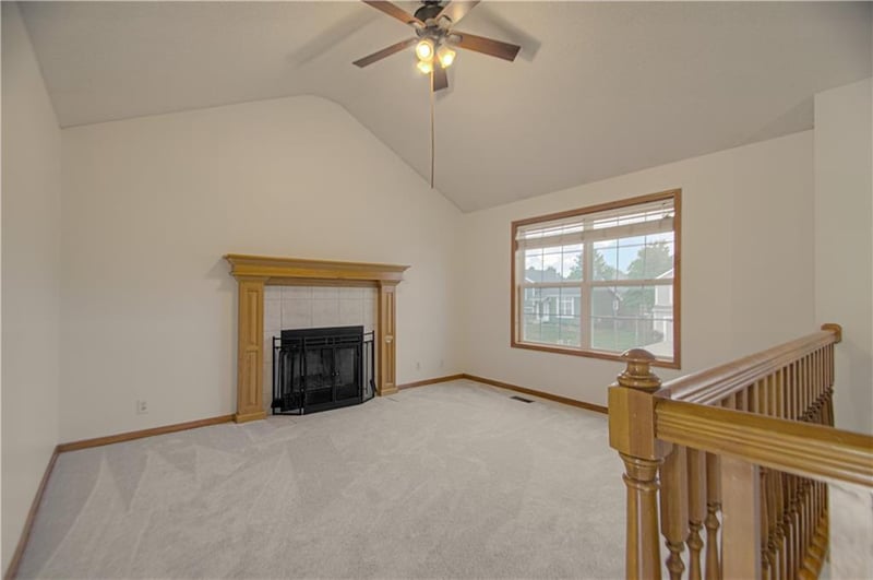 208 Hampton Dr, Smithville, MO 64089