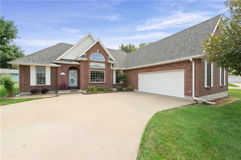 1201 Talon Dr, Cameron, MO 64429