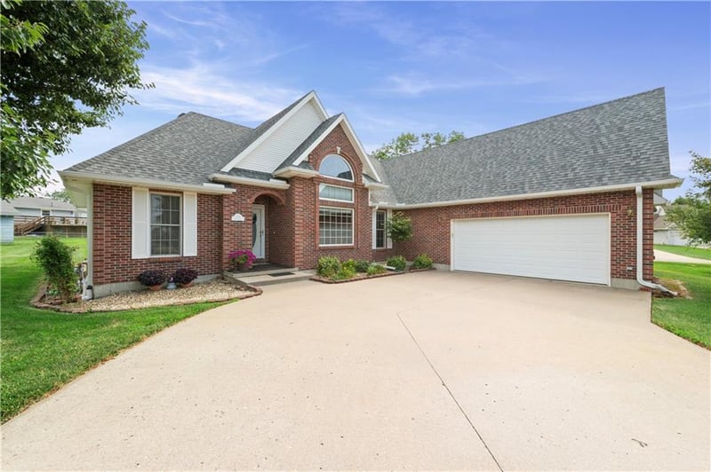 1201 Talon Dr, Cameron, MO 64429