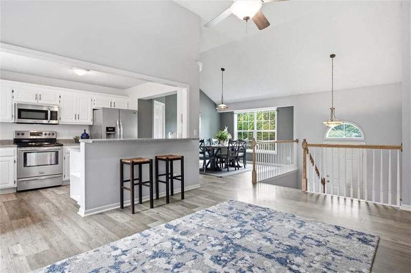 15443 Sturgeon Dr, Olathe, KS 66062