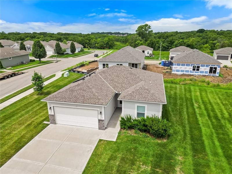 2104 Crestview Pl, Raymore, MO 64083