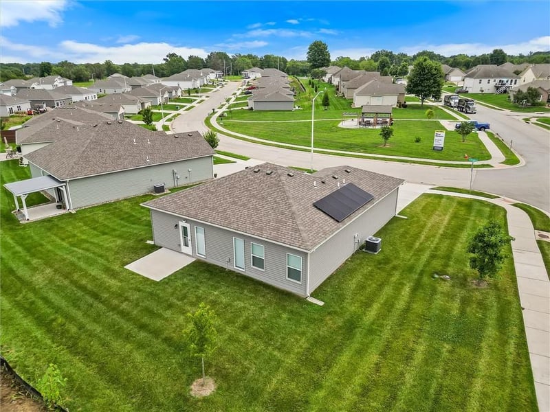 2104 Crestview Pl, Raymore, MO 64083