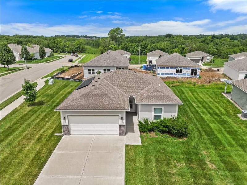 2104 Crestview Pl, Raymore, MO 64083