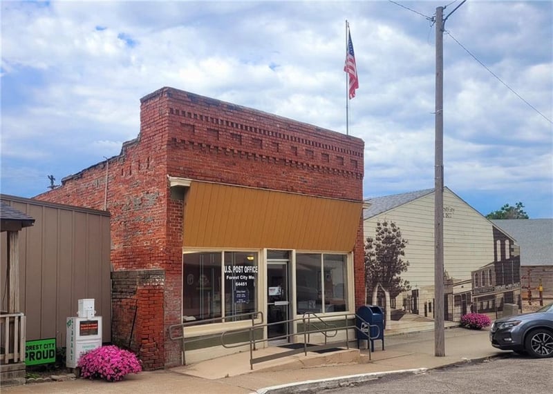 108 Grand Ave, Forest City, MO 64451