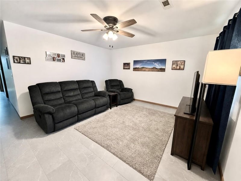 616 6th St, Maryville, MO 64468