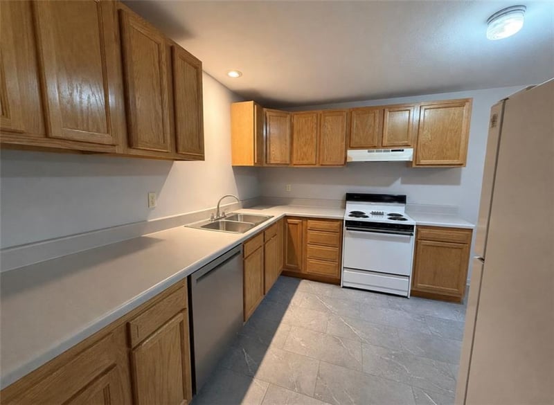 616 6th St, Maryville, MO 64468