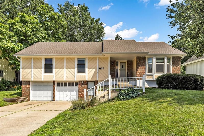 611 Murray Rd, Lee's Summit, MO 64081