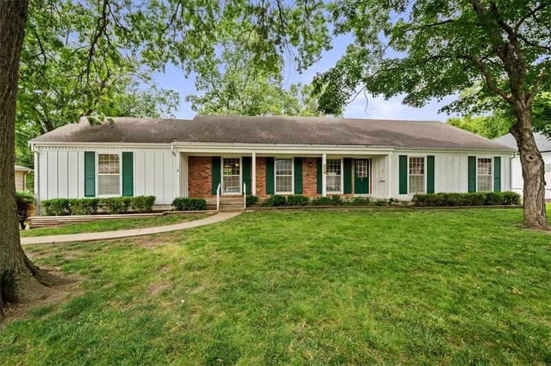 9516 Buena Vista St, Overland Park, KS 66207