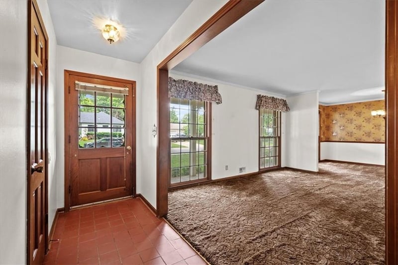 9516 Buena Vista St, Overland Park, KS 66207