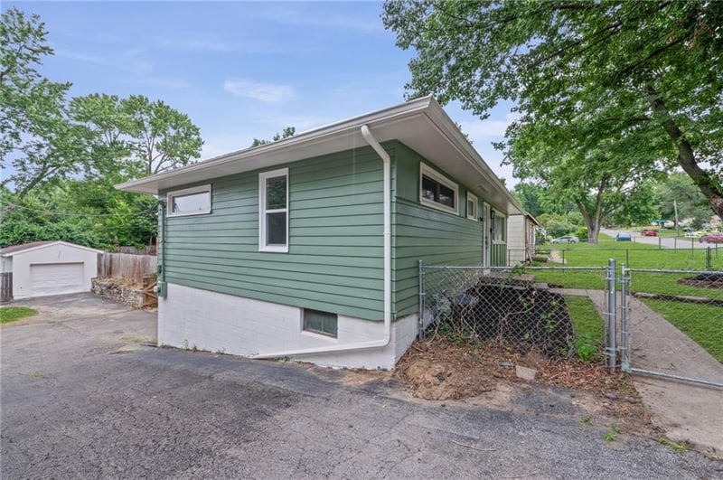 4504 Wood Ave, Kansas City, KS 66102