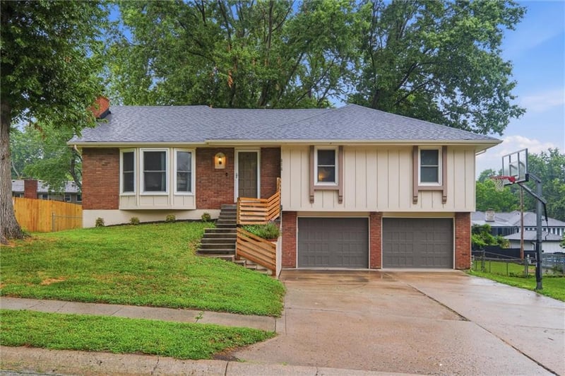 414 Kingsley Ave, Liberty, MO 64068