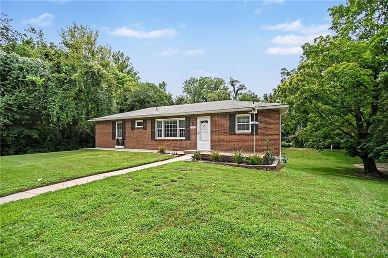 6600 Hamer Dr, Kansas City, MO 64118