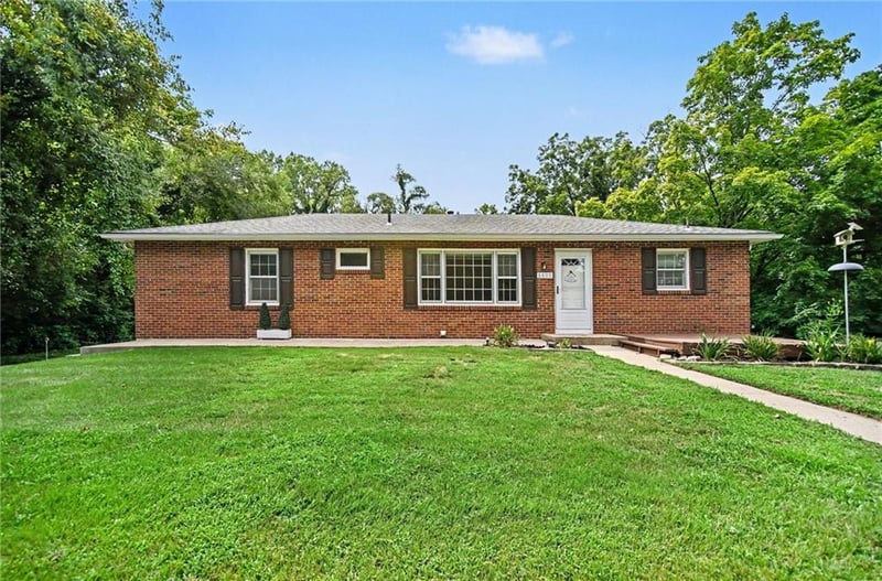 6600 Hamer Dr, Kansas City, MO 64118