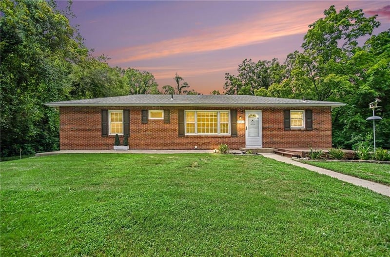 6600 Hamer Dr, Kansas City, MO 64118