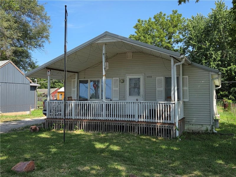 1711 Parkview Ave, St Joseph, MO 64504