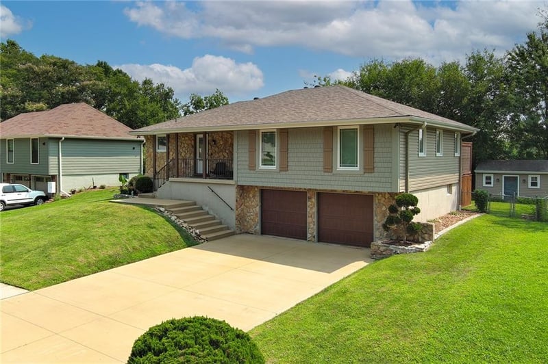 411 Claremont St, Lee's Summit, MO 64063