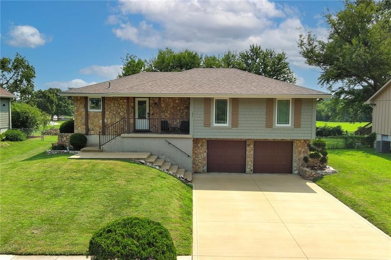 411 Claremont St, Lee's Summit, MO 64063