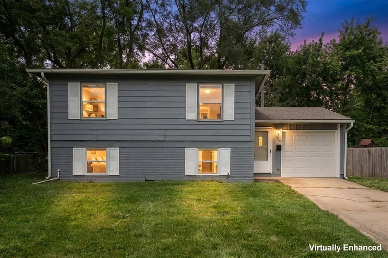 9505 Spring Valley Rd, Kansas City, MO 64134