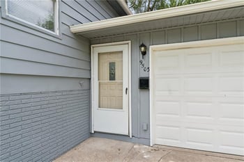 9505 Spring Valley Rd, Kansas City, MO 64134