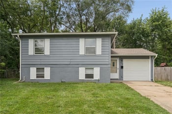 9505 Spring Valley Rd, Kansas City, MO 64134