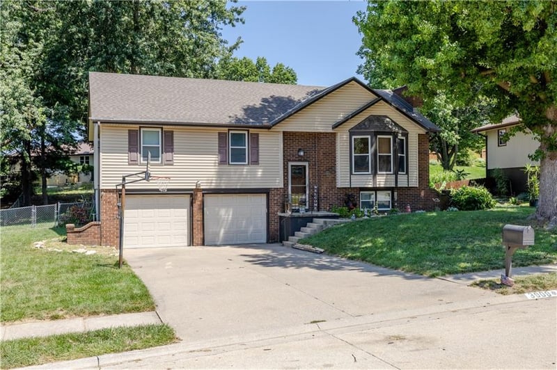 3909 Haverill Dr, St Joseph, MO 64506