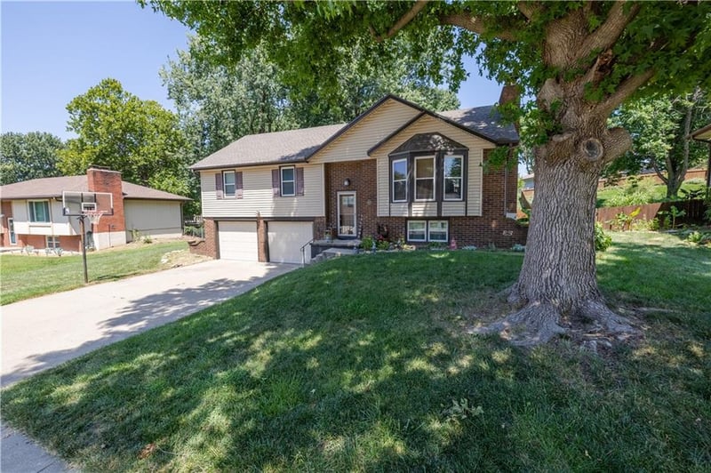 3909 Haverill Dr, St Joseph, MO 64506