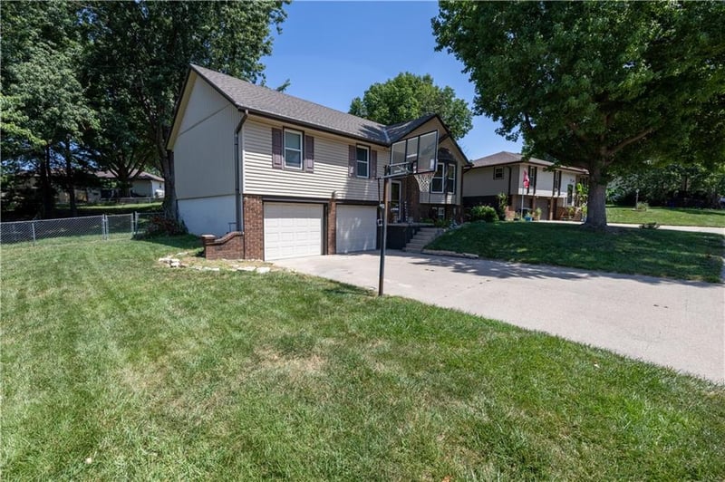 3909 Haverill Dr, St Joseph, MO 64506