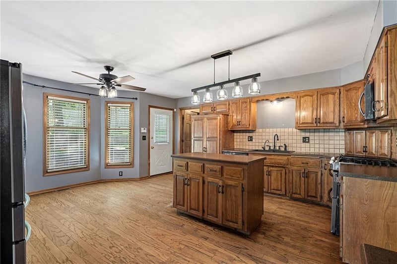 1426 83rd St, Kansas City, MO 64118