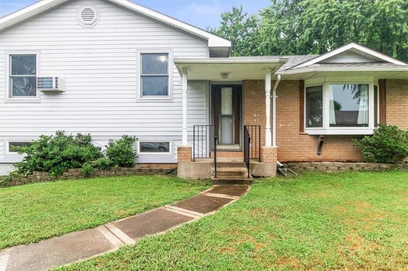 703 Maple St, Archie, MO 64725
