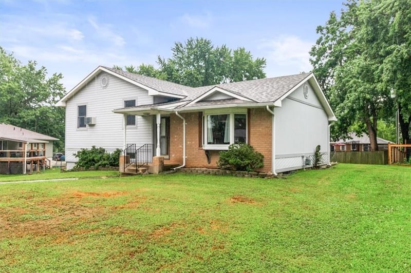 703 Maple St, Archie, MO 64725