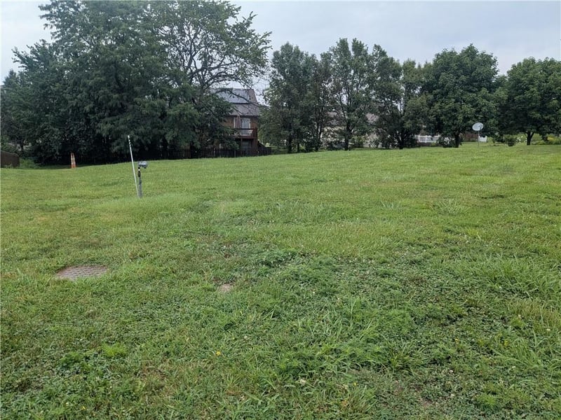 1249 Nagona Ln, Lee's Summit, MO 64082