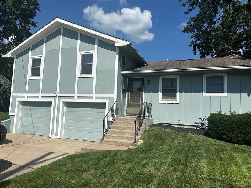 621 Nettleton Ave, Bonner Springs, KS 66012