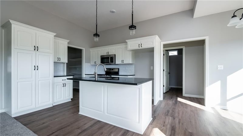 1307 White Oaks Ln, Oak Grove, MO 64075