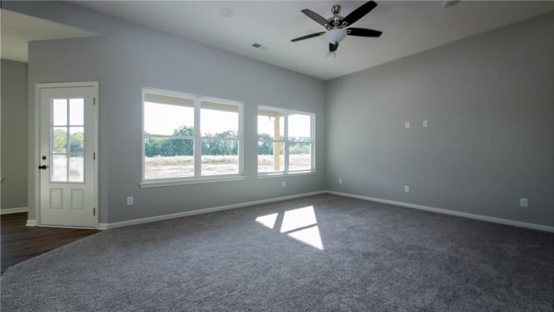 1307 White Oaks Ln, Oak Grove, MO 64075