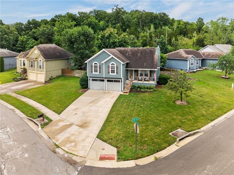 21417 50th Terrace Ct, Blue Springs, MO 64015