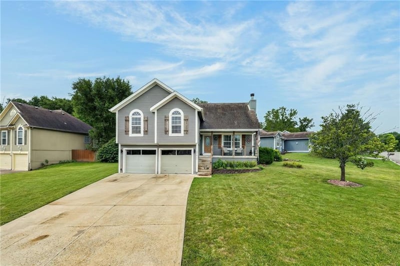 21417 50th Terrace Ct, Blue Springs, MO 64015