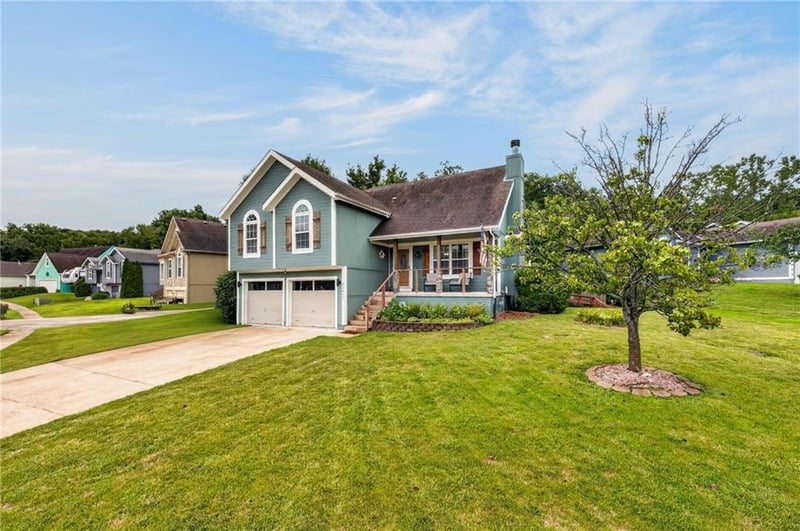 21417 50th Terrace Ct, Blue Springs, MO 64015