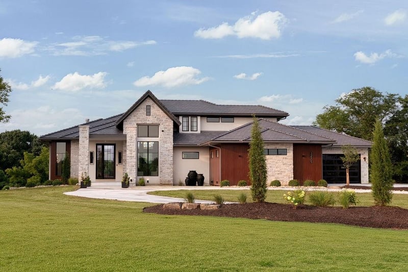 12505 Copper Hill Ct, Parkville, MO 64152