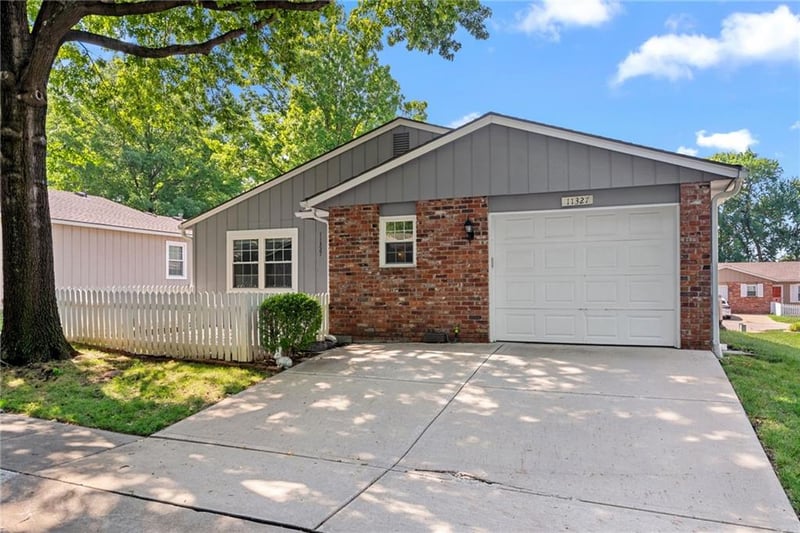 11327 W 77th Ter, Overland Park, KS 66214