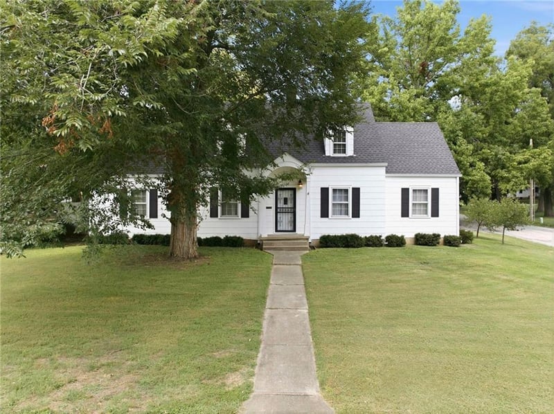 1204 Walnut St, Harrisonville, MO 64701