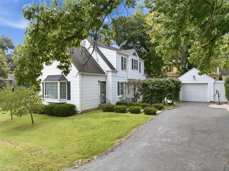 1204 Walnut St, Harrisonville, MO 64701