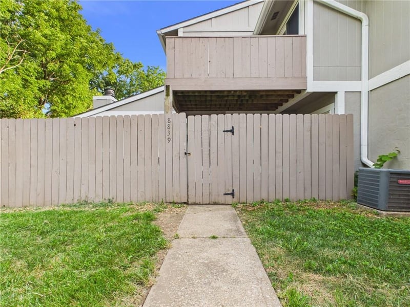 8839 Carriage Dr, Lenexa, KS 66215
