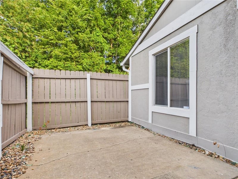 8839 Carriage Dr, Lenexa, KS 66215