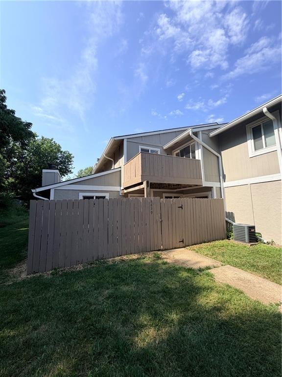 8839 Carriage Dr, Lenexa, KS 66215
